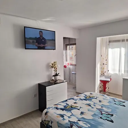 Iris Apartment *