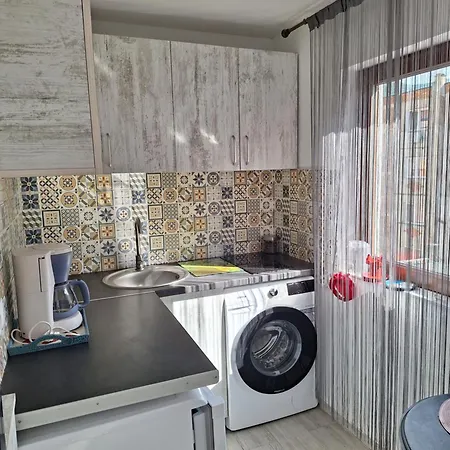 Iris Apartment *